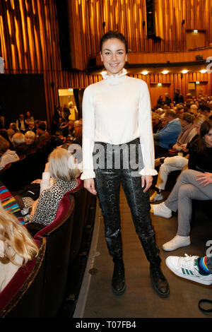 Berlin, Deutschland. 17 Mär, 2019. Janina Uhse bei der Premiere von Monsieur Pierre GEHT ONLINE, Komödie am Kurfürstendamm im Schiller Theater. Quelle: Georg Wenzel/dpa-Zentralbild/ZB/dpa/Alamy leben Nachrichten Stockfoto