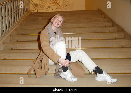 Berlin, Deutschland. 17 Mär, 2019. Evelyn Weigert bei der Weltpremiere von Monsieur Pierre GEHT ONLINE, Komödie am Kurfürstendamm im Schiller Theater Quelle: Georg Wenzel/dpa-Zentralbild/ZB/dpa/Alamy leben Nachrichten Stockfoto