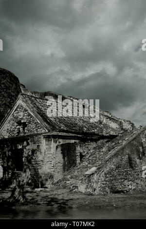 Abbildung eines verlassenen dunklen unheimlichen Haunted house Hintergrund Stockfoto