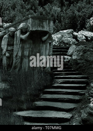 Ein unheimlich dunkel Friedhof 3D-Abbildung mit Statuen, die eine Box und Stein Treppe im Hintergrund Stockfoto