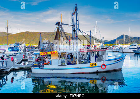 Die Garnelen Star Seafood Restaurant Schiff in Cairns Marina, Far North Queensland, FNQ, QLD, Australien Stockfoto