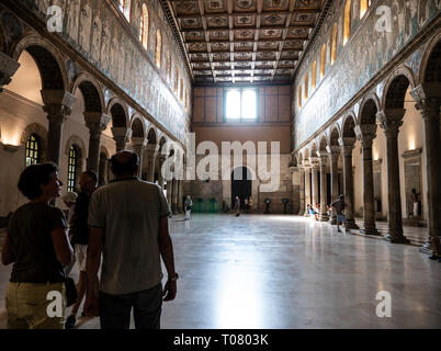 Italien, Emilia Romagna, Ravenna, Sant Apollinare Nuovo Basilika, Innenansicht Stockfoto