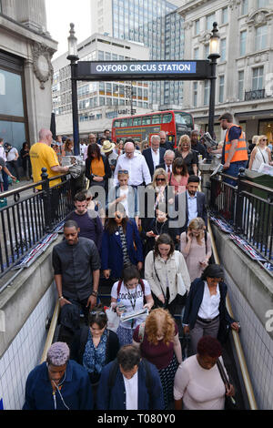 U-Bahn Eingang, Oxford Circus, London, England, Grossbritannien Stockfoto