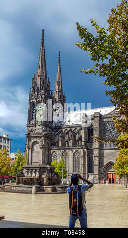 Statue von Urbain II, Cathedrale Notre-Dame-de-l ' Assomption, Kathedrale von Clermont-Ferrand, Puy de Dome, Auvergne, Frankreich Stockfoto