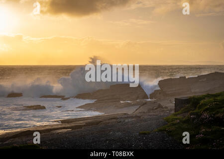 Sonnenuntergang an der Cromwell Point Lighthouse auf Valentia Island Stockfoto