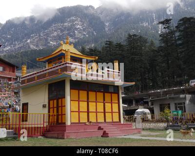 MANALI, HIMACHAL PRADESH, INDIEN-MÄRZ 2018: Buddhistisches Kloster im Himalaya Nyinmapa in Manali. Stockfoto