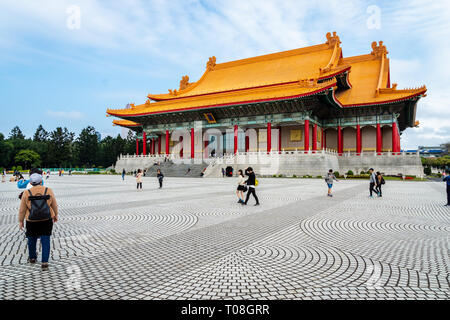 Taipei, Taiwan - März 2019: National Concert Hall in Chiang Kai-shek Memorial Hall, Taipei, Taiwan. Platz der Freiheit ist ein Wahrzeichen in Taipei Stockfoto