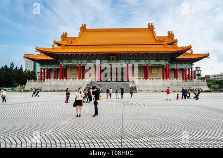 Taipei, Taiwan - März 2019: National Concert Hall in Chiang Kai-shek Memorial Hall, Taipei, Taiwan. Platz der Freiheit ist ein Wahrzeichen in Taipei Stockfoto