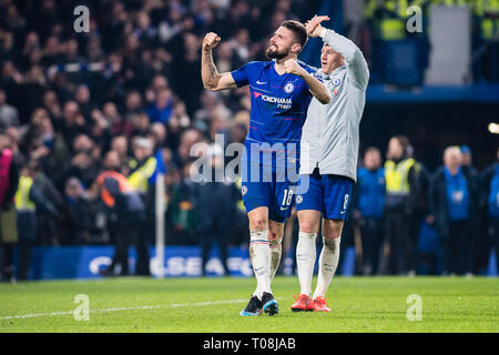 LONDON, ENGLAND - Januar 24: Olivier Giroud und Ross Barkley von Chelsea Feiern nach dem Sieg Elfmeter während der carabao Cup Halbfinale Rückspiel Spiel zwischen Chelsea und Tottenham Hotspur an der Stamford Bridge am 24. Januar 2019 in London, England. (Foto von Sebastian Frej/MB Medien) Stockfoto