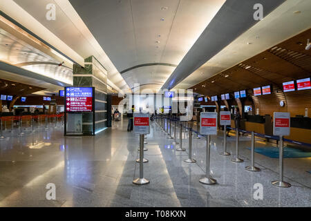 Taipei, Taiwan - Februar 2019: China Airlines Check-in-Schalter im internationalen Flughafen Taipei Taoyuan. Stockfoto