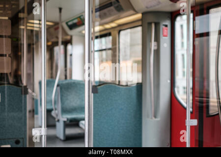 Berlin, Deutschland - März 2019: In der S-Bahn in Berlin, Deutschland Stockfoto