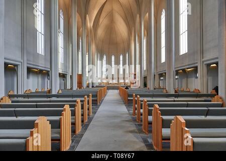Moderne Kathedrale innen Stockfoto