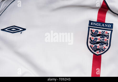 Nahaufnahme der Replik England Kit für die FIFA Fußball-Weltmeisterschaft 2002 in Japan und Südkorea. Stockfoto