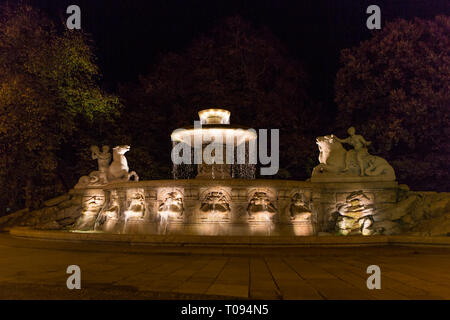 Wittelbacher Brunnen am Lenbachplatz in München, Bayern, Deutschland Stockfoto