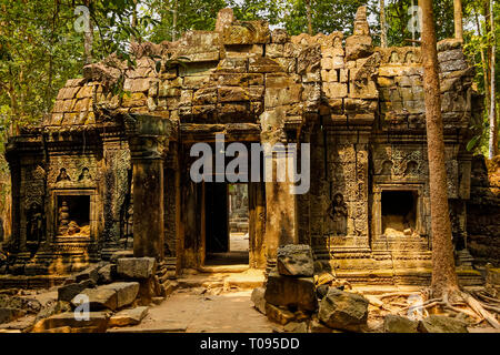 Pavillon mit geschnitzten Sandstein Fassade bei 12 thC Ta Som Tempel im alten Khmer Angkor, Ta Som, Angkor, Siem Reap, Kambodscha. Stockfoto