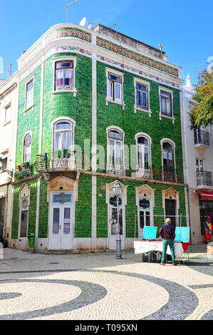 LAGOS, PORTUGAL - 26. Februar: Fassade des schönen Haus in Lagos, Portugal am 26. Februar 2019. Stockfoto