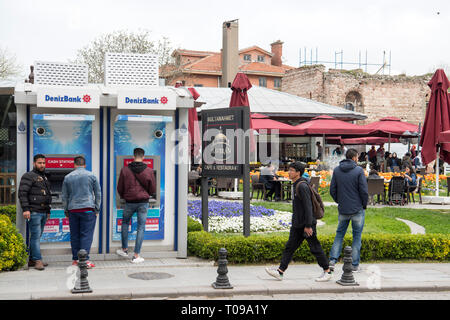 Türkei, Istanbul, Sultanahmet, Geldautomat in der Yerebatan Cad. Stockfoto