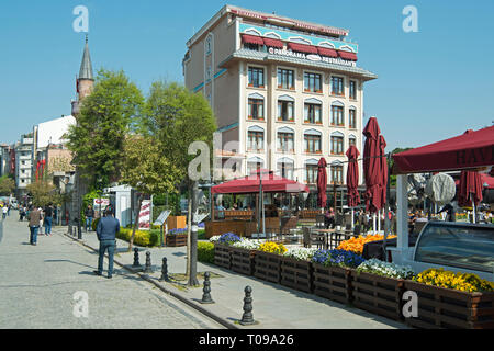 Türkei, Istanbul, Sultanahmet, Yerebatan Cad., Die, und das Hotel, die davor im Park das Sultanahmet Haveran Restaurant Stockfoto