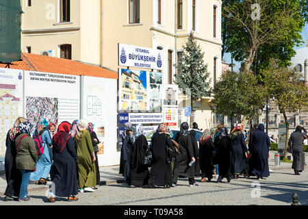 Türkei, Istanbul, Sultanahmet, Yerebatan Cad., türkische Frauen Stockfoto