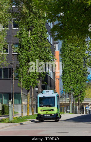 Die 100% fahrerlose Elektrofahrzeug Mobility Lösung kann auf Festen oder On-demand-Routen durch EasyMile' Software überwacht. En Route in Kista. Stockfoto