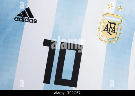 Nahaufnahme von Lionel Messi Argentinien National Football Team Jersey. Stockfoto