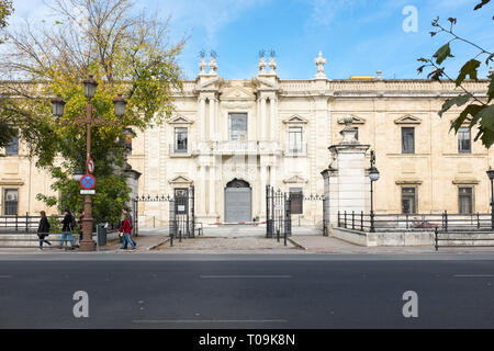 Die ehemalige königliche Tabakfabrik auf San Fernando in Sevilla, Spanien, ist heute Teil der Universität von Sevilla Stockfoto