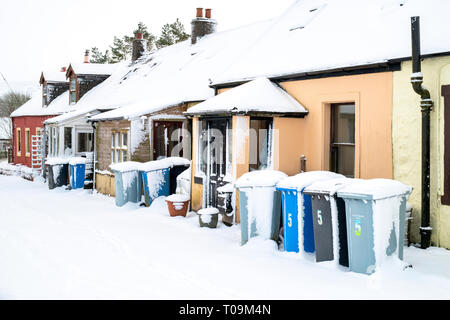 Reihe von Scottish Cottages. Leadhills Dorf am frühen Morgen Schnee. Scotlands zweite höchste Dorf. South Lanarkshire, Schottland Stockfoto