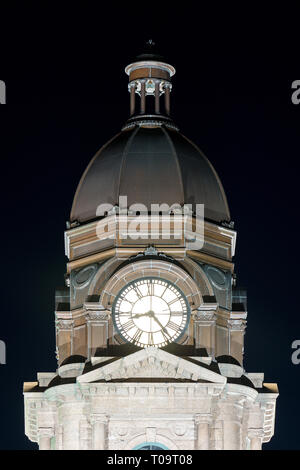 Gerichtsgebäude Clock bei Nacht 032219 Stockfoto