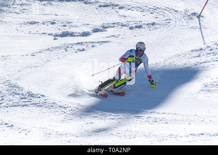 Soldeu El Tarter, Andorra. 17. Mär 2019. RAMON ZENHÄUSERN SUI nimmt Teil an dem Rennen für den Herren Slalom Rennen der FIS Alpine Ski World Cup Finale Soldeu-El Tarter Andorra, am 17. März 2019. Quelle: Martin Silva Cosentino/Alamy leben Nachrichten Stockfoto