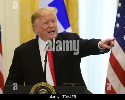 Washington, District of Columbia, USA. 18 Mär, 2019. Präsidenten der Vereinigten Staaten Donald J. Trumpf nimmt an der griechischen Unabhängigkeit Tag Feier im East Room des Weißen Hauses in Washington, DC am Montag, März 18, 2019 Credit: Ron Sachs/CNP/ZUMA Draht/Alamy leben Nachrichten Stockfoto