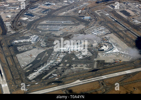 New York, USA. 16 Mär, 2019. Foto am 16. März 2019 zeigt eine Luftaufnahme von John F. Kennedy International Airport in New York City, in den Vereinigten Staaten übernommen. Credit: Li Muzi/Xinhua/Alamy leben Nachrichten Stockfoto