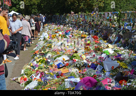 Christchurch, Neuseeland - 19. März 2019; Blumig Tribut an die 50 Menschen erschossen und zwei Moscheen am 15. März 2019 in Christchurch, Neuseeland getötet. Credit: Nigel Spiers/Alamy leben Nachrichten Stockfoto