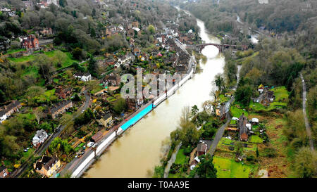 Ironbridge, Shropshire. 19. Mär 2019. UK Wetter: hochwasserschotts Schutz Schutz Eigenschaften von der Überschwemmung Fluss Severn in Ironbridge, Shropshire, Uk Credit: David Bagnall/Alamy leben Nachrichten Stockfoto