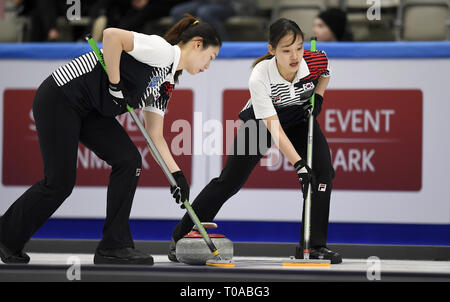 März 19, 2019 - Silkeborg, Dänemark - Team Korea in Aktion während der Round Robin Curling Spiel zwischen Korea und der Schweiz im Curling-WM 2019 die LGT weltweit Frauen in Silkeborg, Dänemark. (Bild: © Lars Moeller/ZUMA Draht) Stockfoto