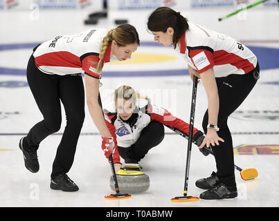 März 19, 2019 - Silkeborg, Dänemark - Team Schweiz in Aktion während der Round Robin Curling Spiel zwischen Korea und der Schweiz im Curling-WM 2019 die LGT weltweit Frauen in Silkeborg, Dänemark. (Bild: © Lars Moeller/ZUMA Draht) Stockfoto