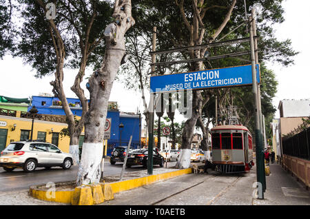 Lima, Peru, 17.Januar 2018: Das Museum der Elektrizität, Exponate in seinem Zimmer die Geschichte der Elektrizität in Peru mit graphischen Darstellungen, Werkzeuge und elektrischen Anlagen Stockfoto