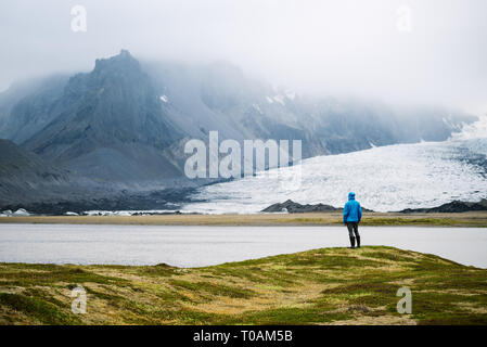 Touristische betrachtet, die Schönheit der Natur in Island. Ansicht des Vatnajökull Gletscher in der Nähe von Breidarlon See Stockfoto