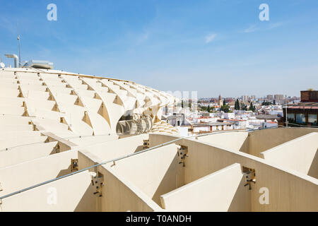 Sevilla, Spanien - 10. September 2015: Metropol Parasol in der Plaza de La Encarnacion, Spanien. J. Mayer H. Architekten, es ist aus mehrfach verleimten Holz mit ein Stockfoto