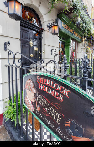 London, 14.November: Außenansicht des berühmten Sherlock Holmes Museum am 14.November, 2015 in London, Vereinigtes Königreich Stockfoto