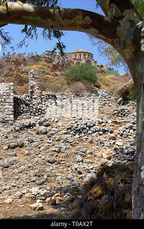 Die wunderschönen 13. Jahrhundert byzantinische Kirche von pétra Sofía in der Oberen Stadt Monemvassía, Peloponnes, Griechenland Stockfoto