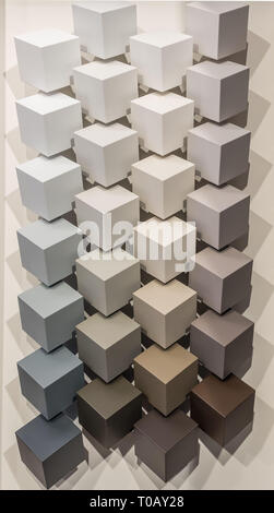 Farbpalette. Display mit farbigen Lack pantones für die Inneneinrichtung. Mehrfarbige square Würfel bars mit Farben in allen Farben lackiert Stockfoto