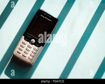 Sony Ericsson Handy, Sony Mobile wurde 2001 gegründet Stockfoto