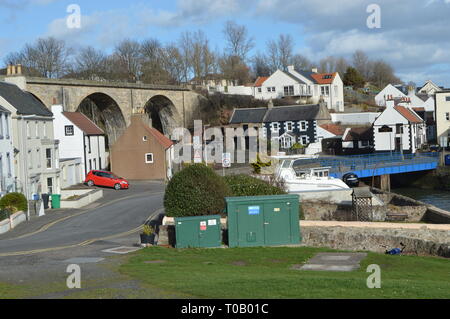 Der Hafen von Lower Largo, Fife in Mitte März Sonnenschein Stockfoto