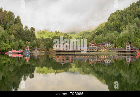 Die wunderschöne Puyuhuapi Lodge in der ventisquero Sound, Patagonien, Aysen, Chile Stockfoto