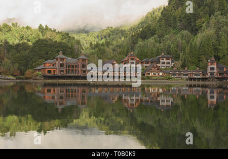 Die wunderschöne Puyuhuapi Lodge in der ventisquero Sound, Patagonien, Aysen, Chile Stockfoto