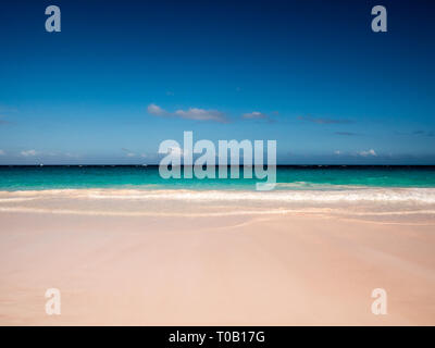 Landschaft von tropischen Strand, Pink Sands Beach, Dunmore Town, Harbour Island, Eleuthera, Bahamas, in der Karibik. Stockfoto