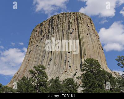 Der Devils Tower in Wyoming ist das erste nationale Denkmal in den Vereinigten Staaten. Stockfoto
