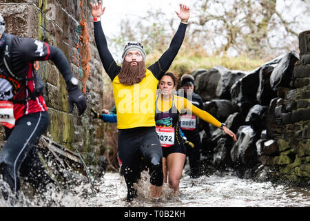 Die mächtigen Deerstalker 2019, Innerleithen, Scottish Borders Teilnehmer nehmen Park im Doppel Stalker Ereignis Stockfoto