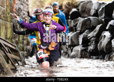 Die mächtigen Deerstalker 2019, Innerleithen, Scottish Borders Teilnehmer nehmen Park im Doppel Stalker Ereignis Stockfoto