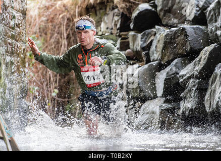 Die mächtigen Deerstalker 2019, Innerleithen, Scottish Borders Teilnehmer nehmen Park im Doppel Stalker Ereignis Stockfoto